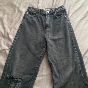 Good fitting jeans, very comfortable fits perfect at the waist/baggy style jeans
